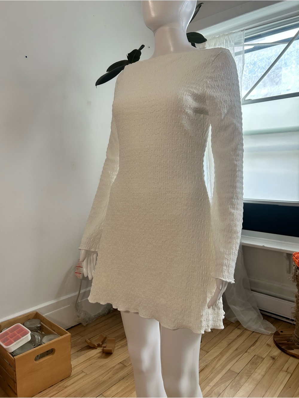 Women's Backless Dresses - Picture 4 of 5